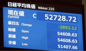 輸入に頼る肉・野菜・食料品類は全て品薄になり信じられない程の物価高となる。これから始まるのは配給制、まさに開戦前夜。 1773293226610